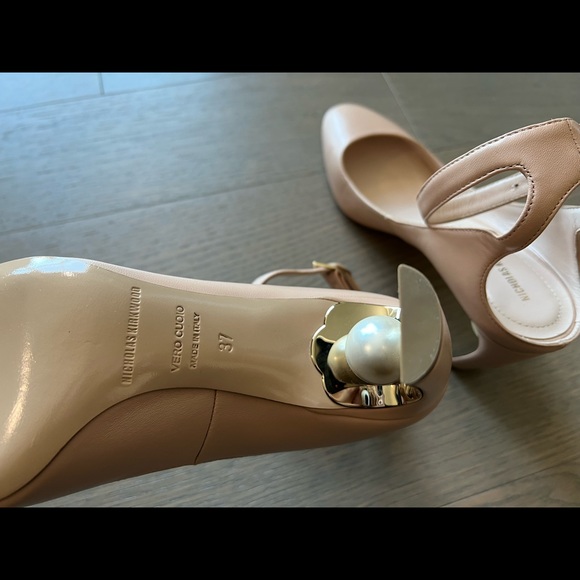 Nicholas Kirkwood Beige Leather Pearl Pumps - Picture 5 of 7